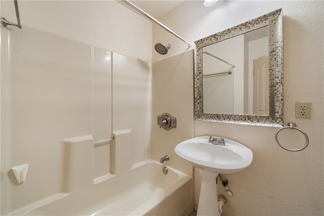 533 Carmel Dr, Sandia, TX 78383