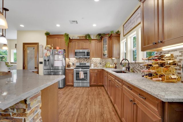 10383 Camanche Pkwy, Wallace, CA 95254