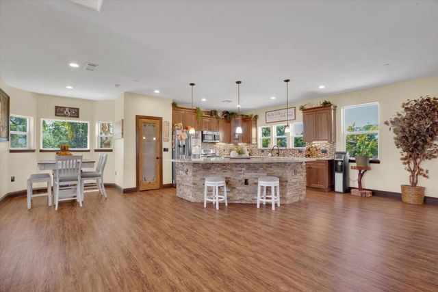 10383 Camanche Pkwy, Wallace, CA 95254