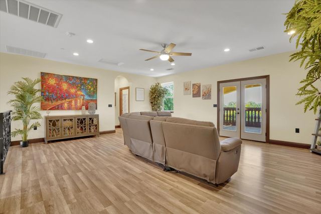 10383 Camanche Pkwy, Wallace, CA 95254