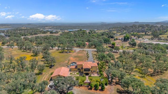 10383 Camanche Pkwy, Wallace, CA 95254