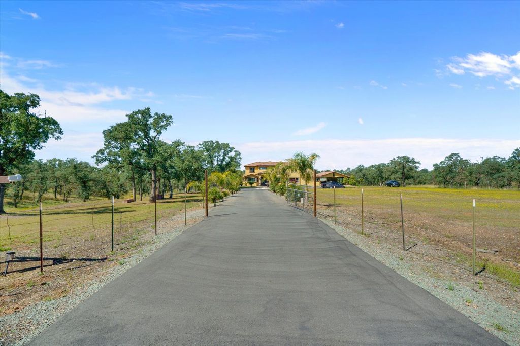 10383 Camanche Pkwy, Wallace, CA 95254
