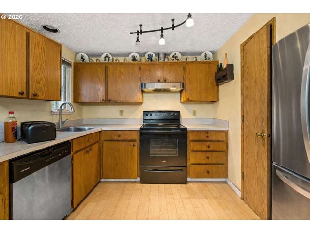 1364 Se FIR GROVE Loop, Hillsboro, OR 97123