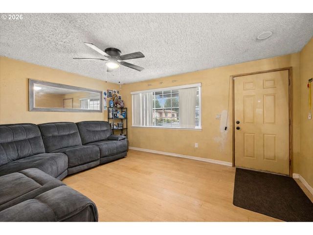 1364 Se FIR GROVE Loop, Hillsboro, OR 97123