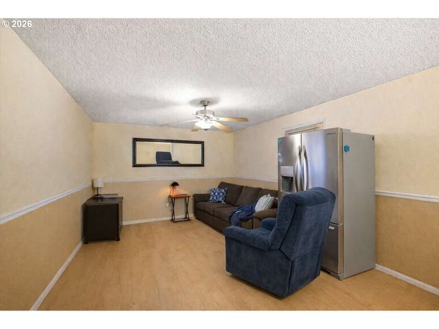 1364 Se FIR GROVE Loop, Hillsboro, OR 97123