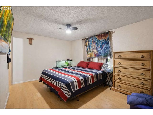 1364 Se FIR GROVE Loop, Hillsboro, OR 97123