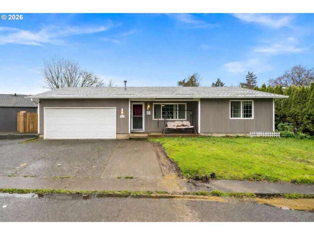 1364 Se FIR GROVE Loop, Hillsboro, OR 97123