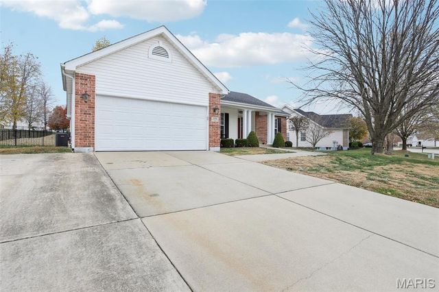 2209 Arnold Palmer Drive, Belleville, IL 62220