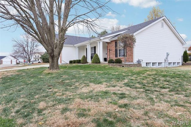 2209 Arnold Palmer Drive, Belleville, IL 62220