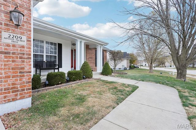 2209 Arnold Palmer Drive, Belleville, IL 62220