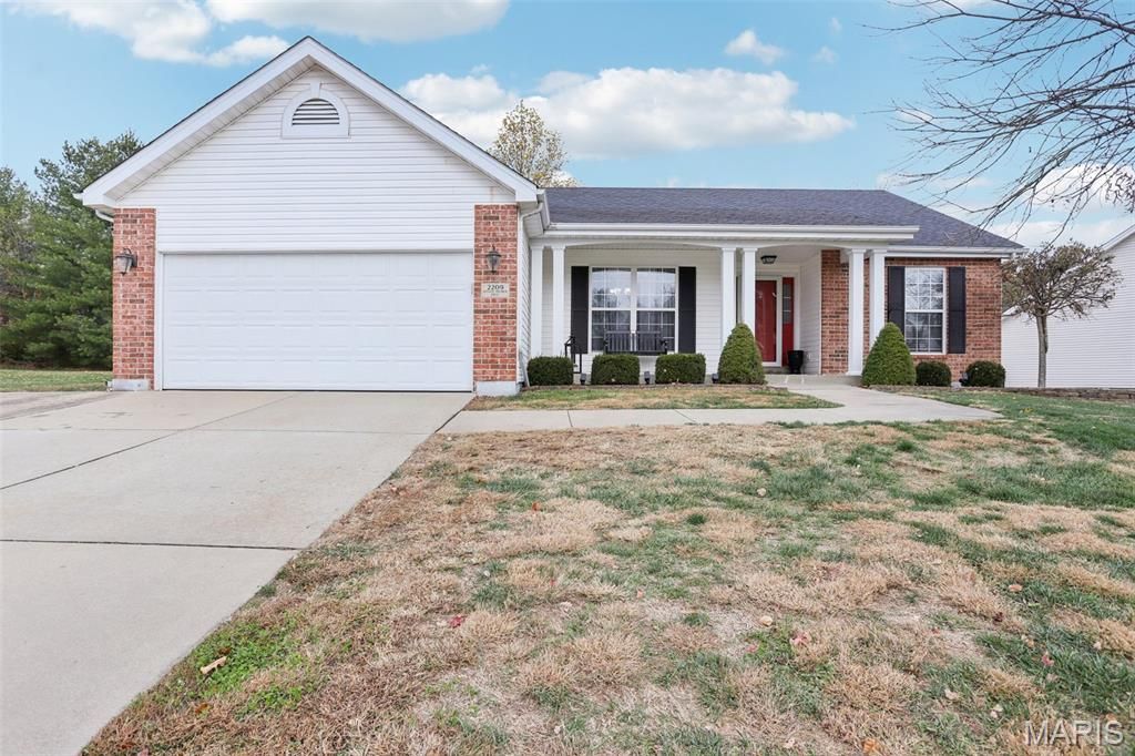 2209 Arnold Palmer Drive, Belleville, IL 62220