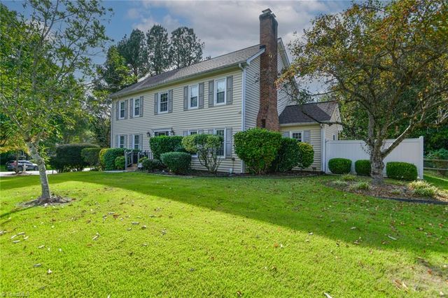 1516 Chimney Rock Drive, Kernersville, NC 27284