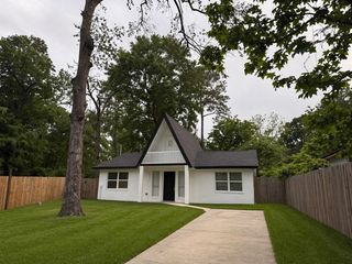 408 Commanche Road, Conroe, TX 77316