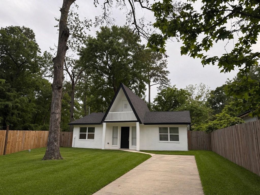 408 Commanche Road, Conroe, TX 77316