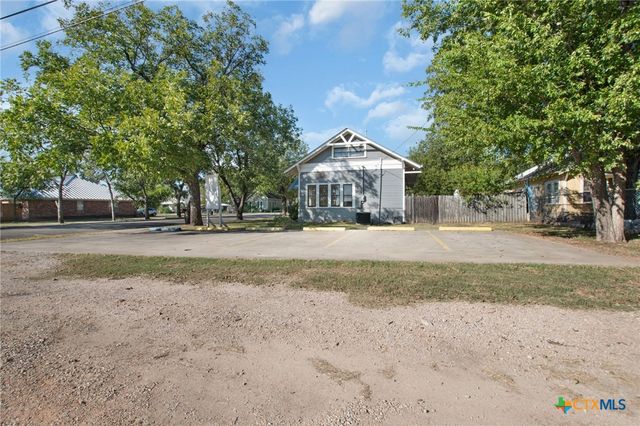 107 W 5th Street, Lampasas, TX 76550