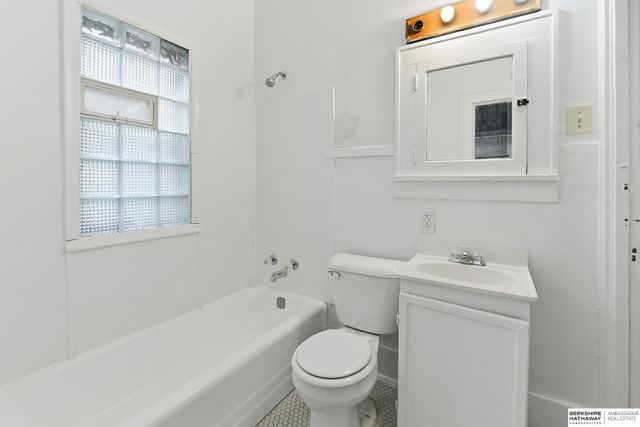 3906 Ames Avenue, Omaha, NE 68111