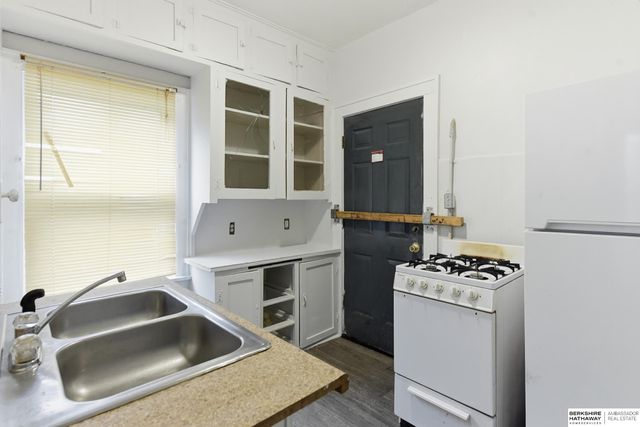 3906 Ames Avenue, Omaha, NE 68111