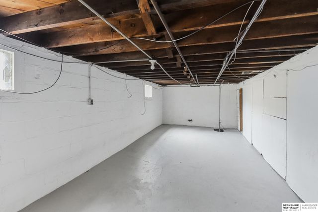 3906 Ames Avenue, Omaha, NE 68111