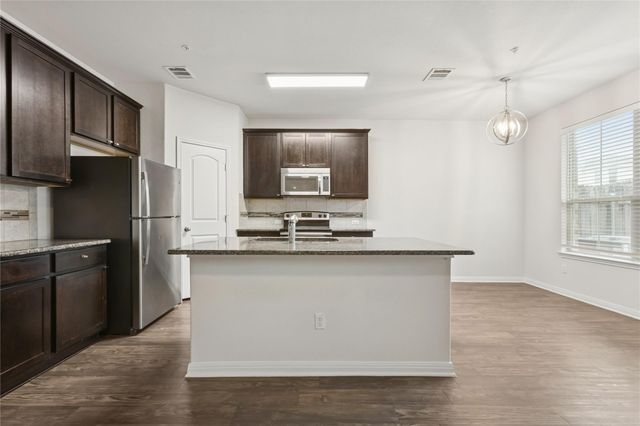 1200 S 10th ST 1003, Pflugerville, TX 78660