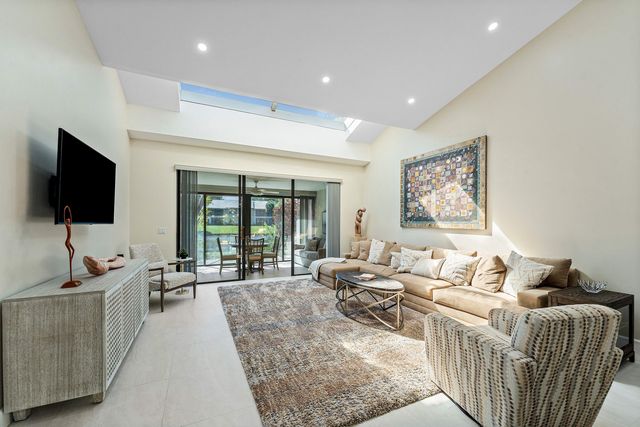 12 Eastgate Drive C, Boynton Beach, FL 33436