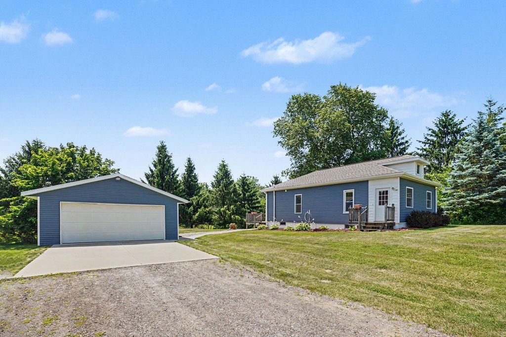 2432 111th Avenue, Trowbridge Twp, MI 49010