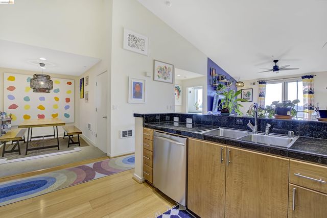 3090 Glascock St 405, Oakland, CA 94601