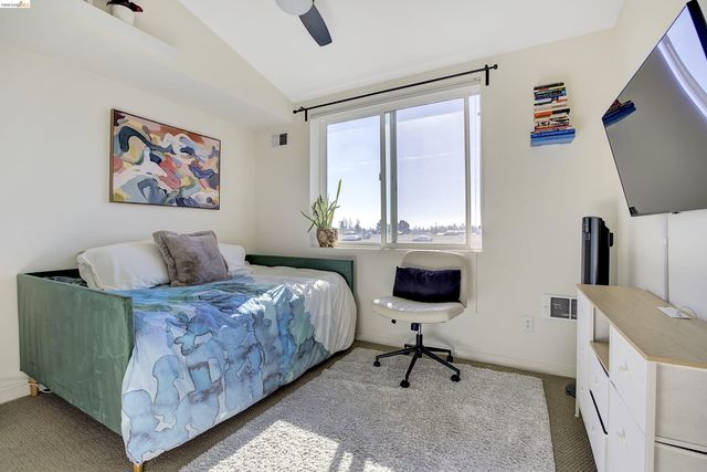 3090 Glascock St 405, Oakland, CA 94601