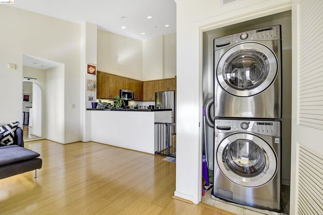 3090 Glascock St 405, Oakland, CA 94601