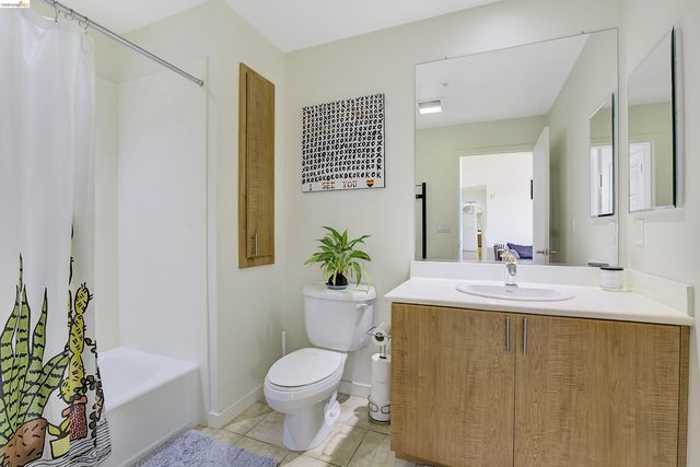 3090 Glascock St 405, Oakland, CA 94601