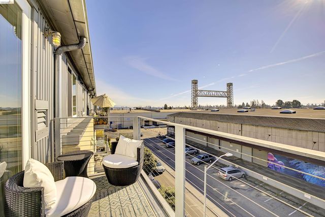 3090 Glascock St 405, Oakland, CA 94601