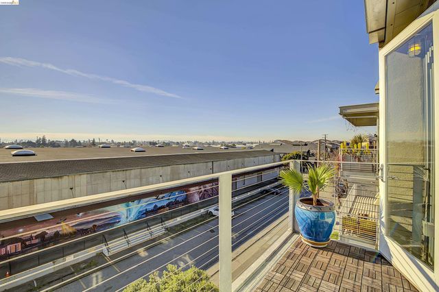 3090 Glascock St 405, Oakland, CA 94601