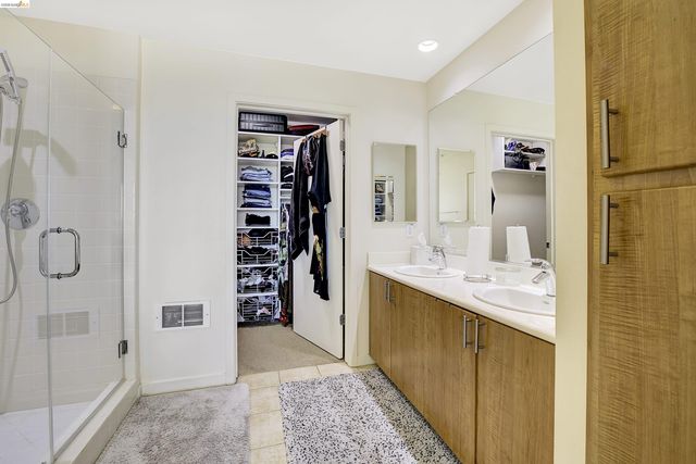 3090 Glascock St 405, Oakland, CA 94601