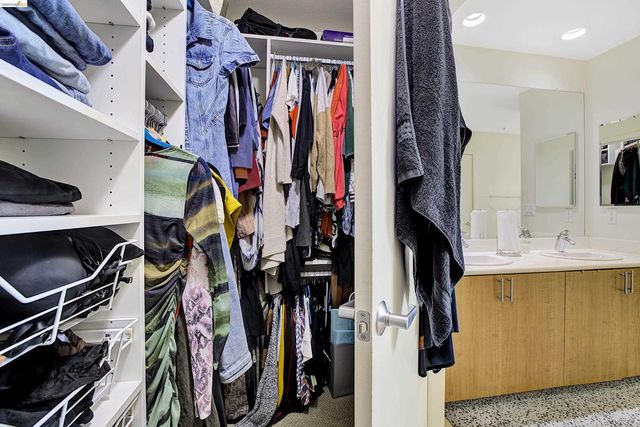 3090 Glascock St 405, Oakland, CA 94601