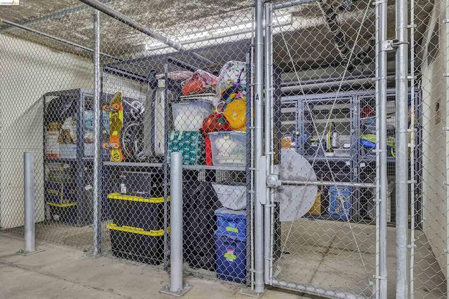 3090 Glascock St 405, Oakland, CA 94601