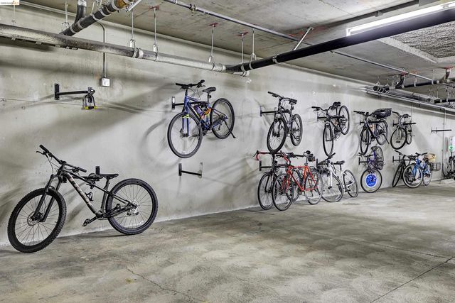 3090 Glascock St 405, Oakland, CA 94601