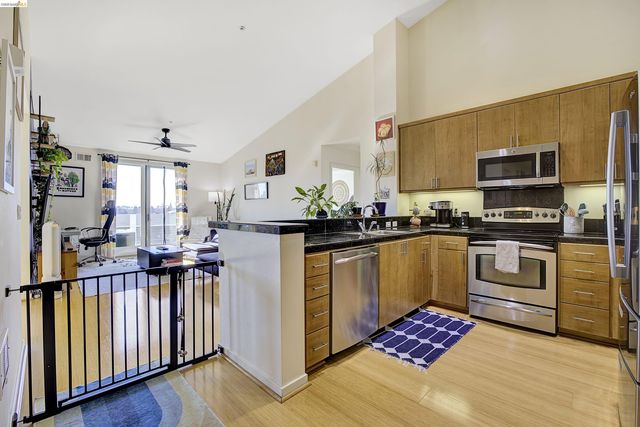 3090 Glascock St 405, Oakland, CA 94601