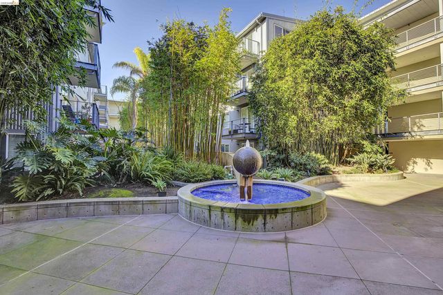 3090 Glascock St 405, Oakland, CA 94601