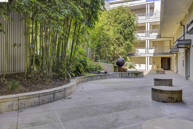 3090 Glascock St 405, Oakland, CA 94601