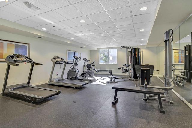 3090 Glascock St 405, Oakland, CA 94601