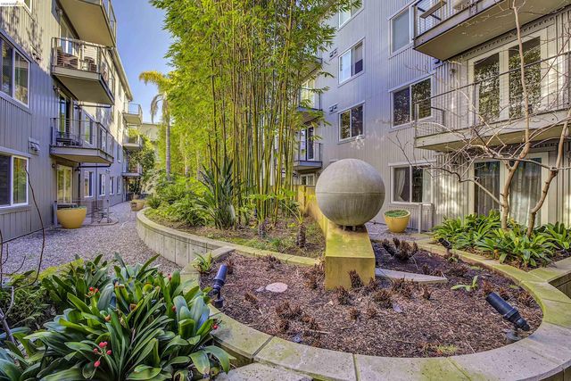 3090 Glascock St 405, Oakland, CA 94601