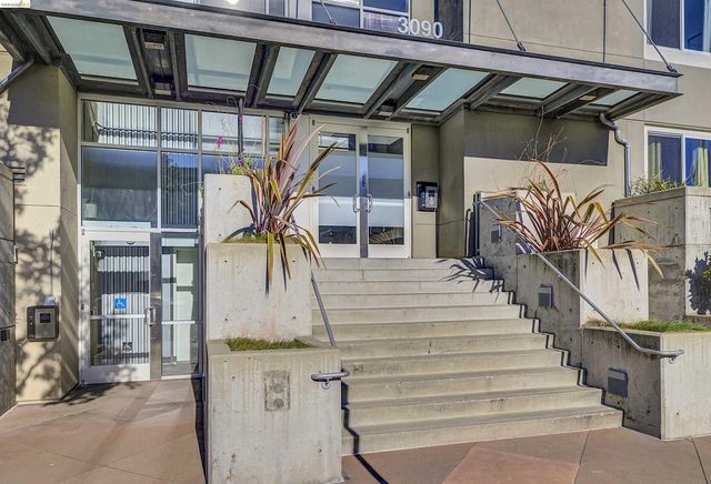 3090 Glascock St 405, Oakland, CA 94601