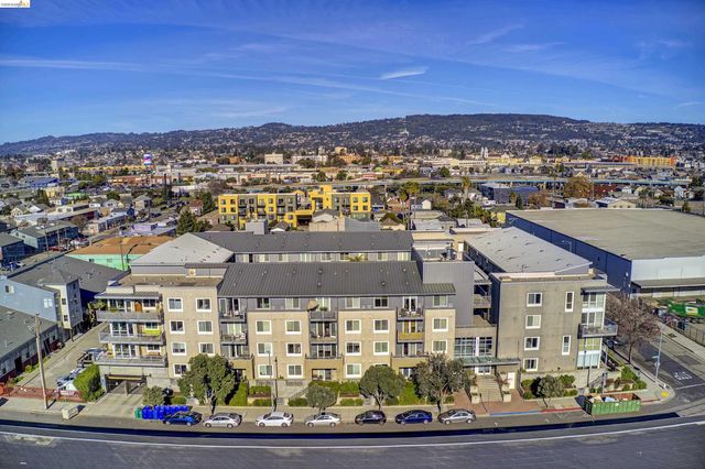 3090 Glascock St 405, Oakland, CA 94601