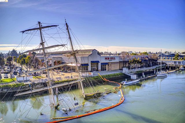 3090 Glascock St 405, Oakland, CA 94601