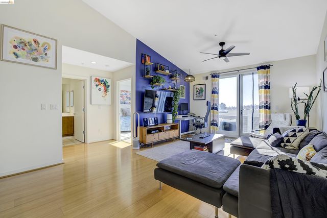 3090 Glascock St 405, Oakland, CA 94601