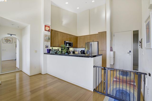 3090 Glascock St 405, Oakland, CA 94601