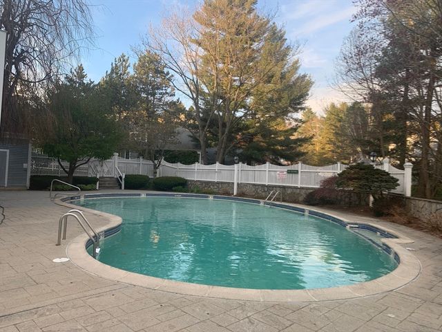 6 Greystone 6, Middleton, MA 01949