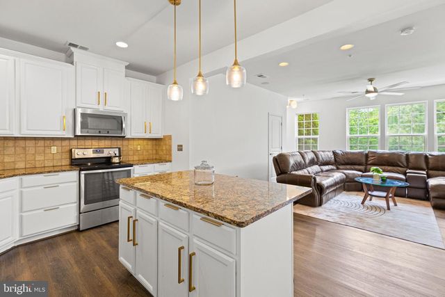 14842 MASON CREEK CIR, Woodbridge, VA 22191