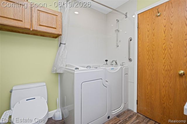 25550 Wixom Road, Novi, MI 48374