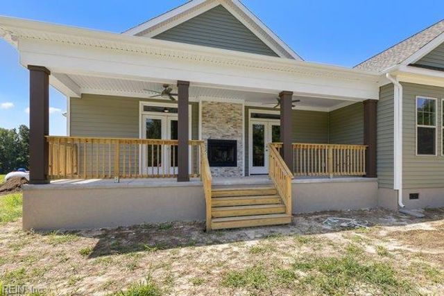 283 Lawnes Neck DR, Smithfield, VA 23430