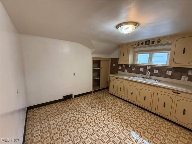 4902 E 109th Street, Garfield Heights, OH 44125